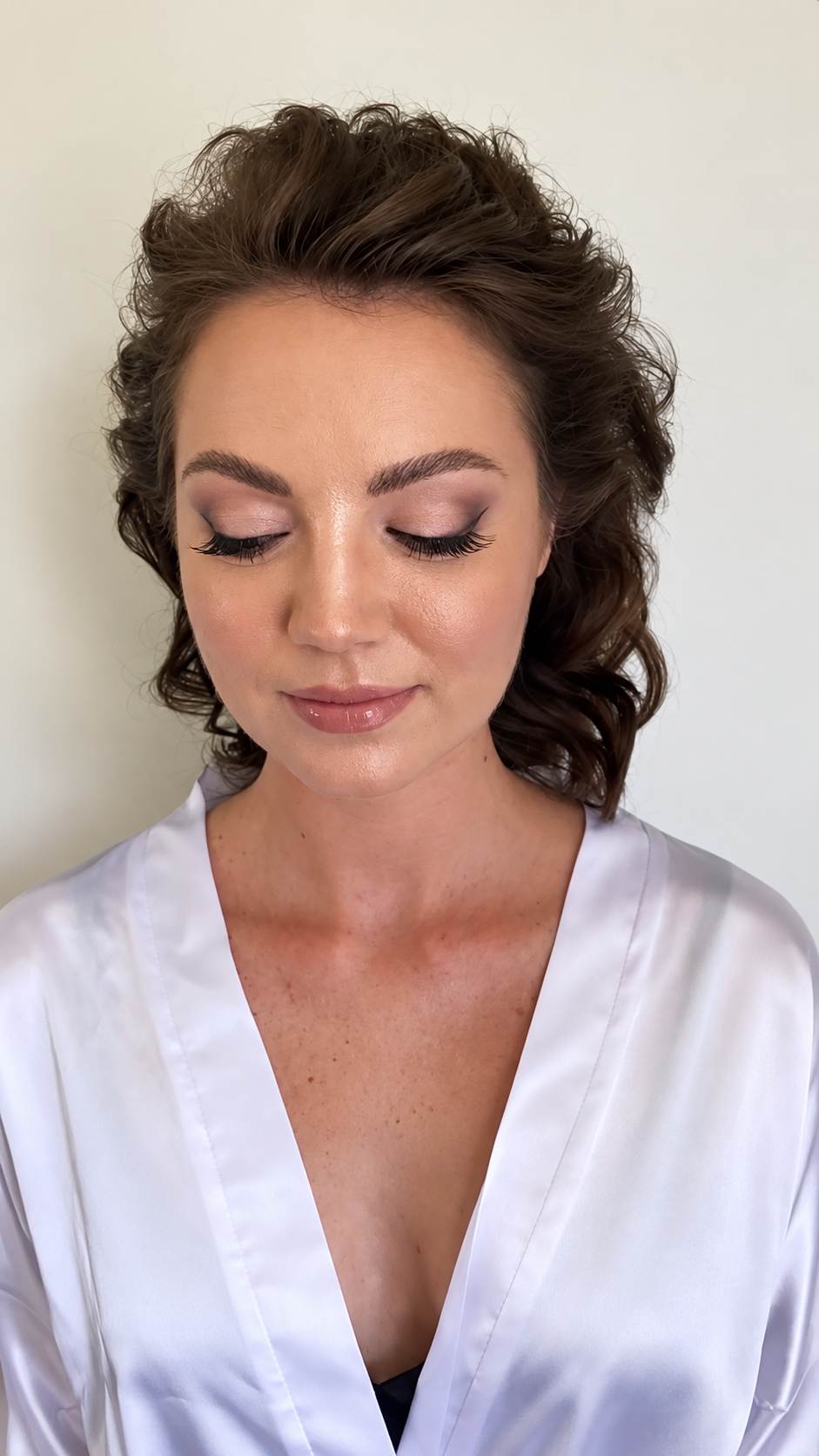 Detail profesionálneho líčenia a hairstylingu